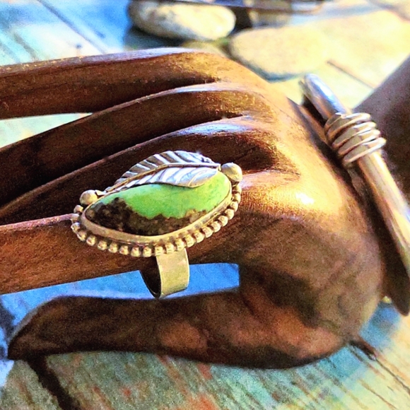 Vintage Green Turquoise and Sterling Silver Ring - Picture 8 of 9